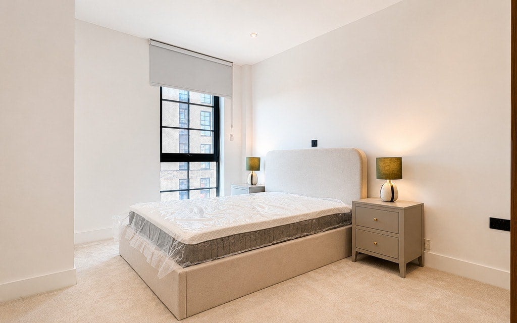 Flat Worgan Street in Greater London
