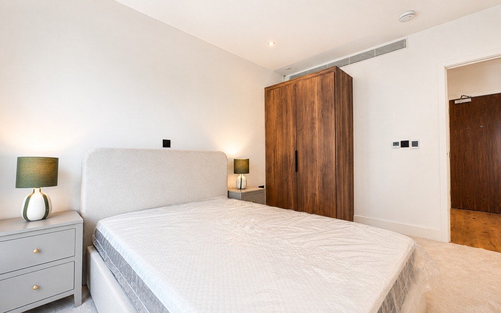 Flat Worgan Street in Greater London