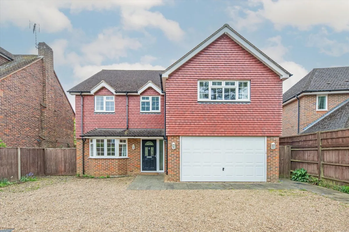 Flat Midway in Elmbridge