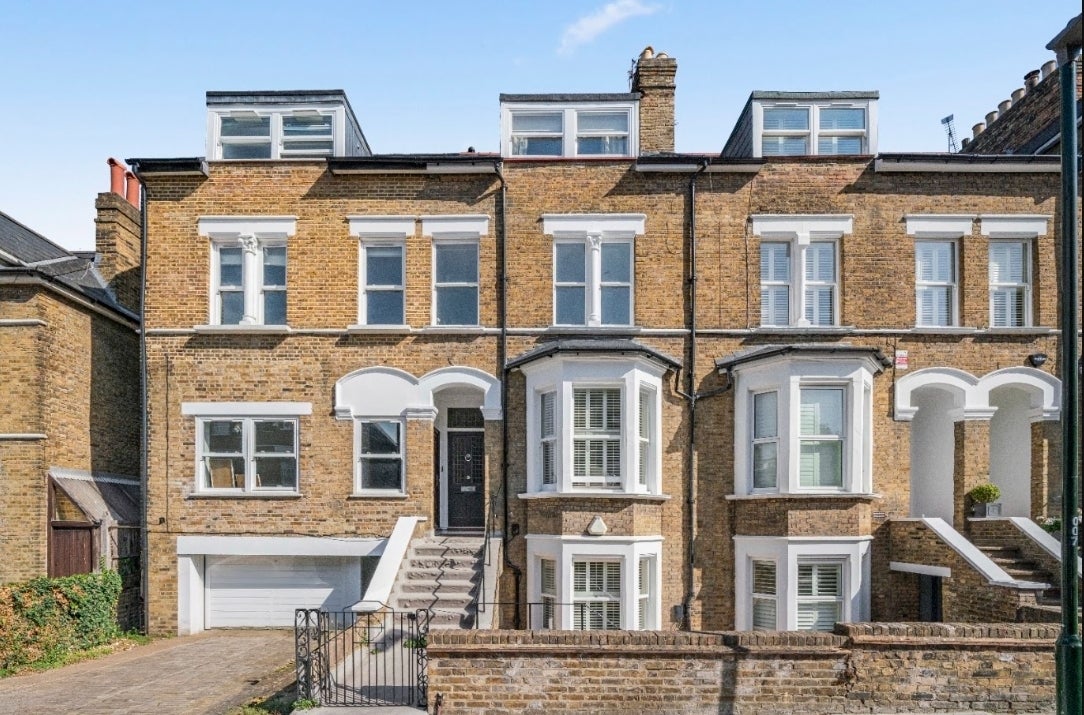 Flat Halford Road in Greater London