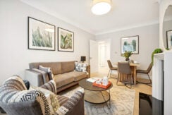 Flat Kensington High Street in Greater London
