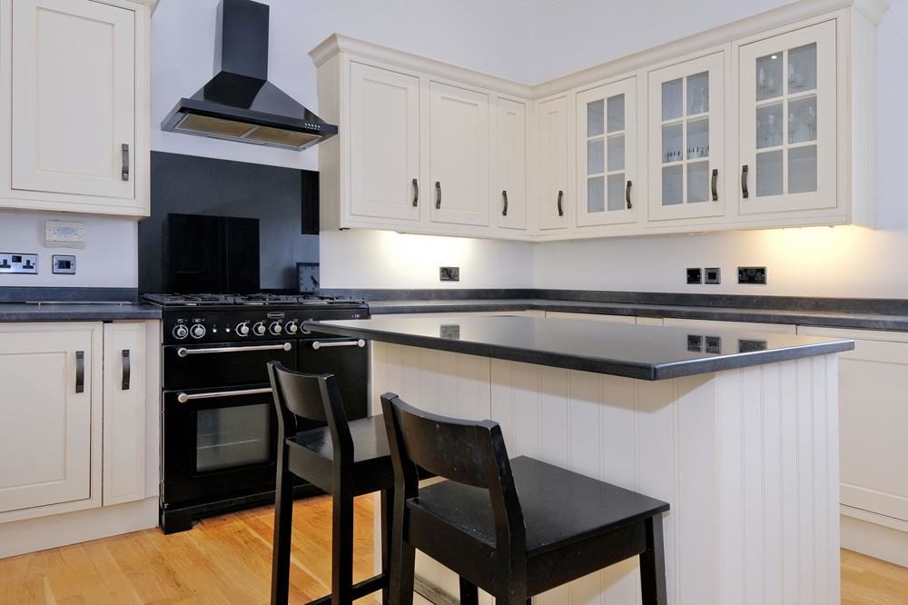 Flat Beaconsfield Place in Aberdeen City