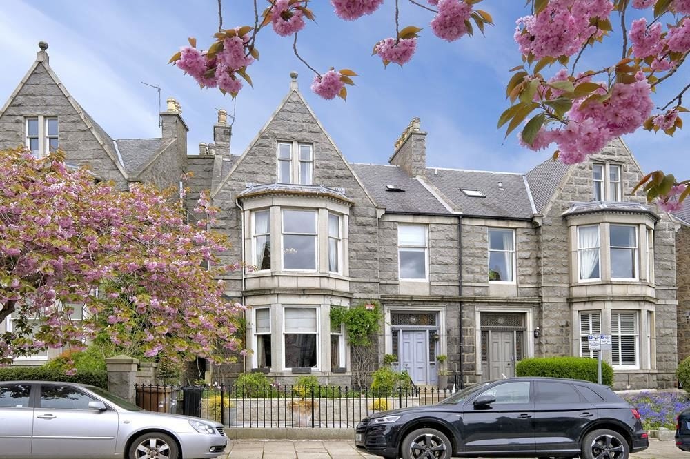 Flat Beaconsfield Place in Aberdeen City