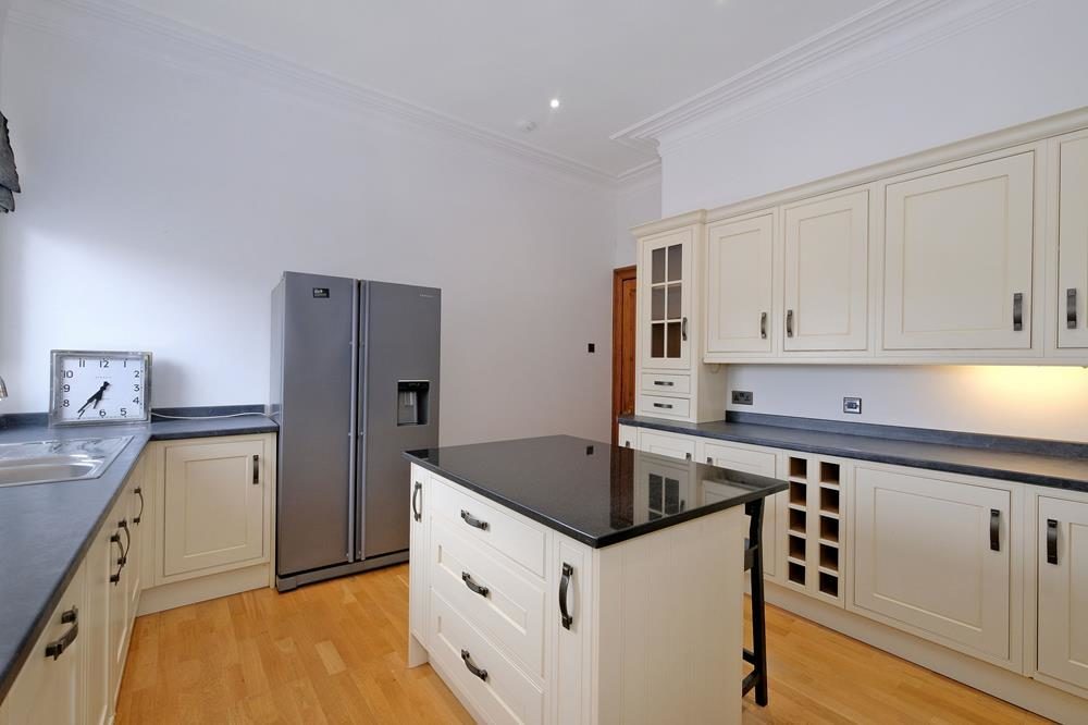 Flat Beaconsfield Place in Aberdeen City