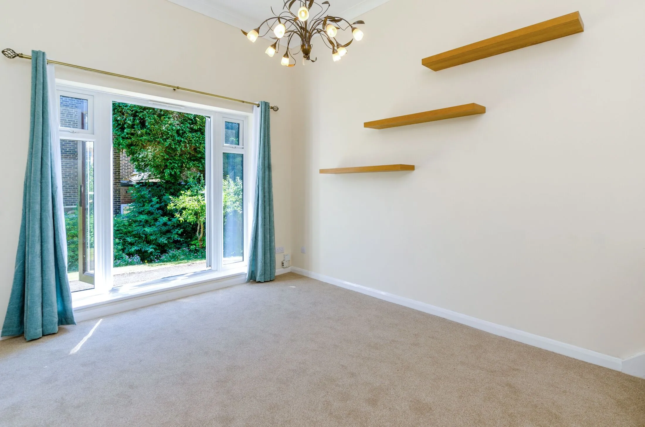 Flat Wherwell Road in Guildford