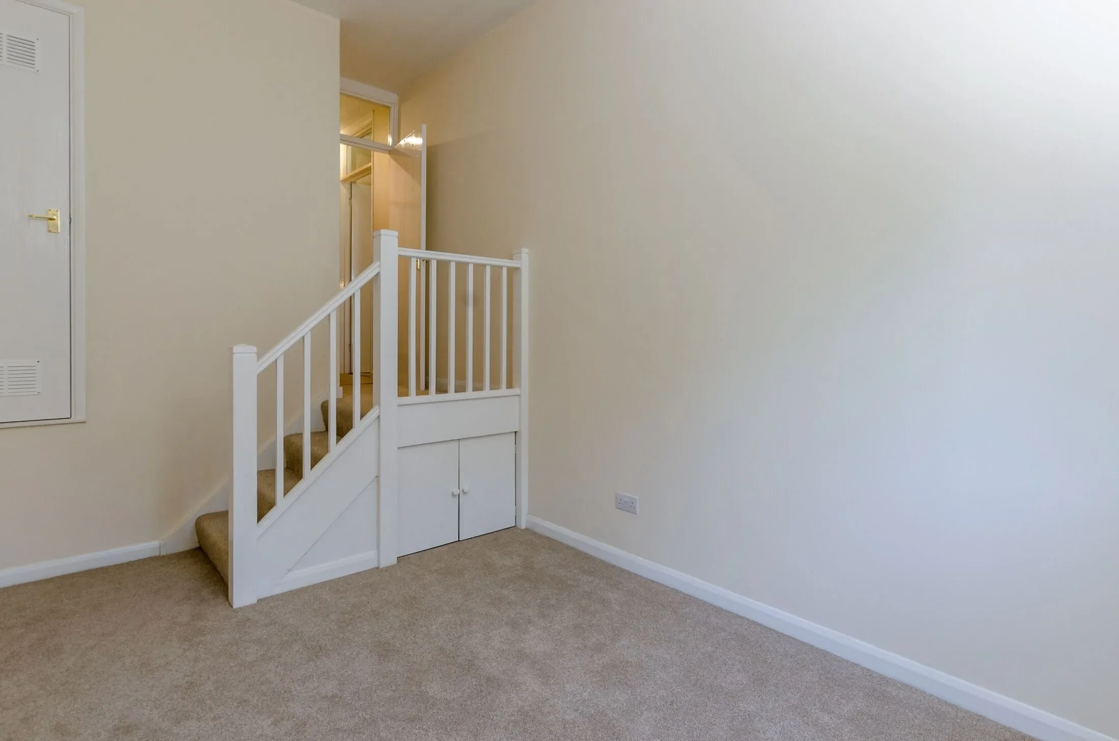 Flat Wherwell Road in Guildford