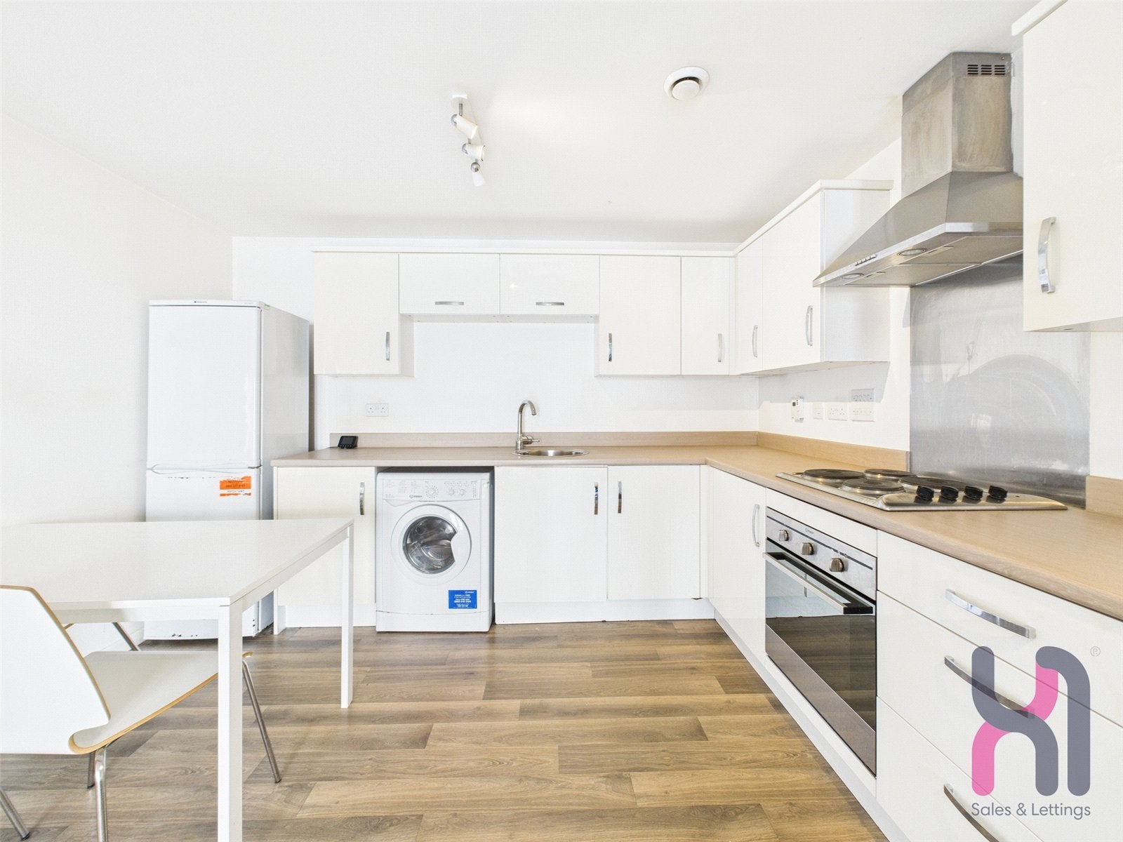 Flat Elmira Way in Salford