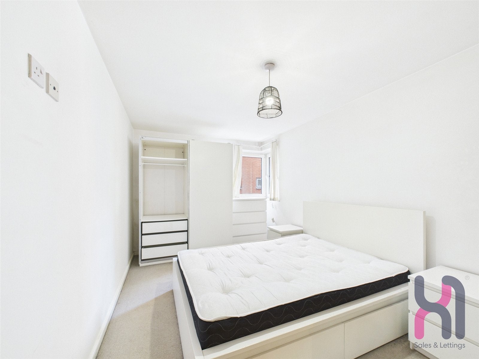 Flat Elmira Way in Salford