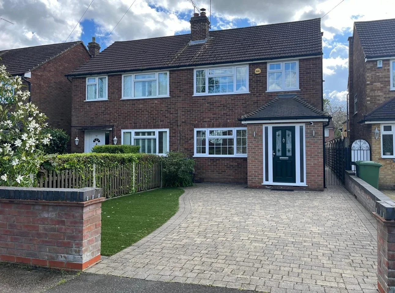 House Warwick Drive in Cheshunt