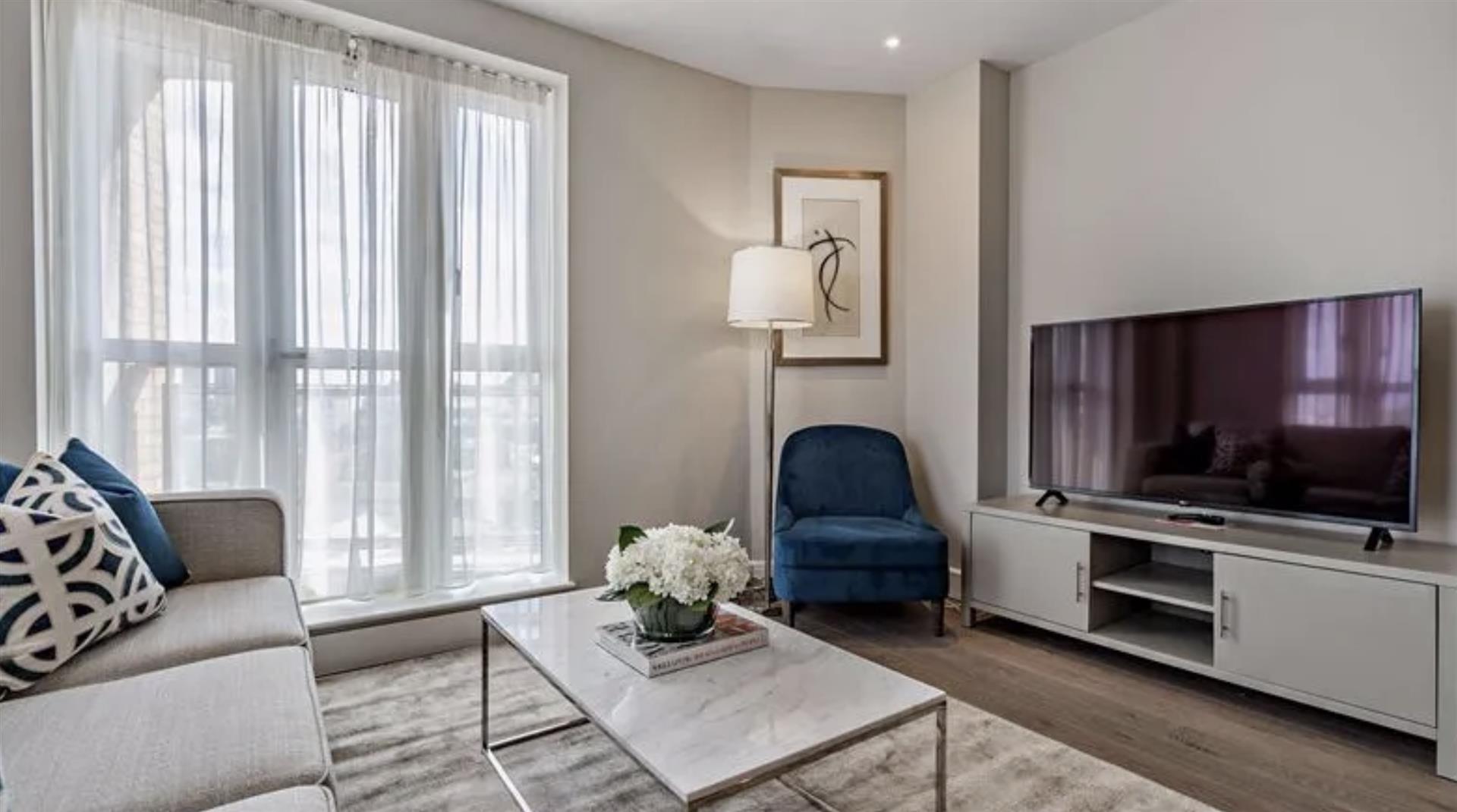 Flat Westferry Circus in Greater London