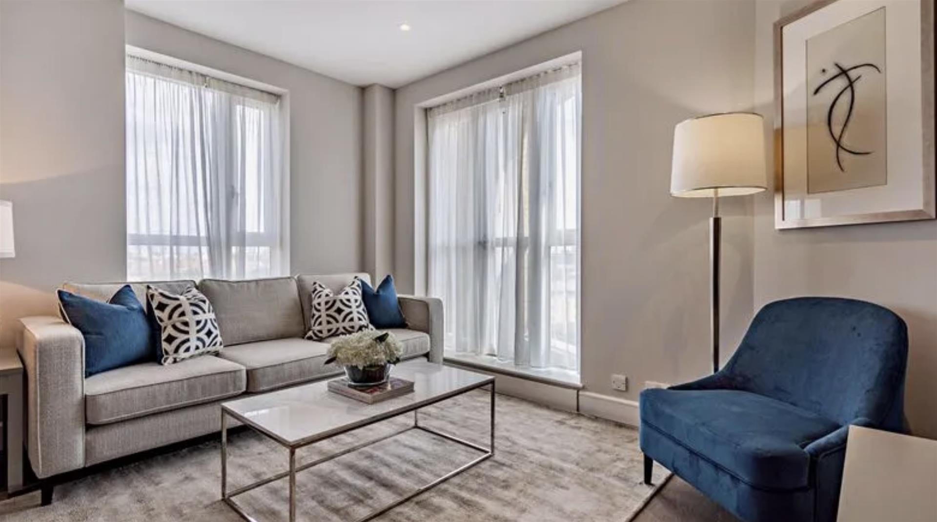 Flat Westferry Circus in Greater London