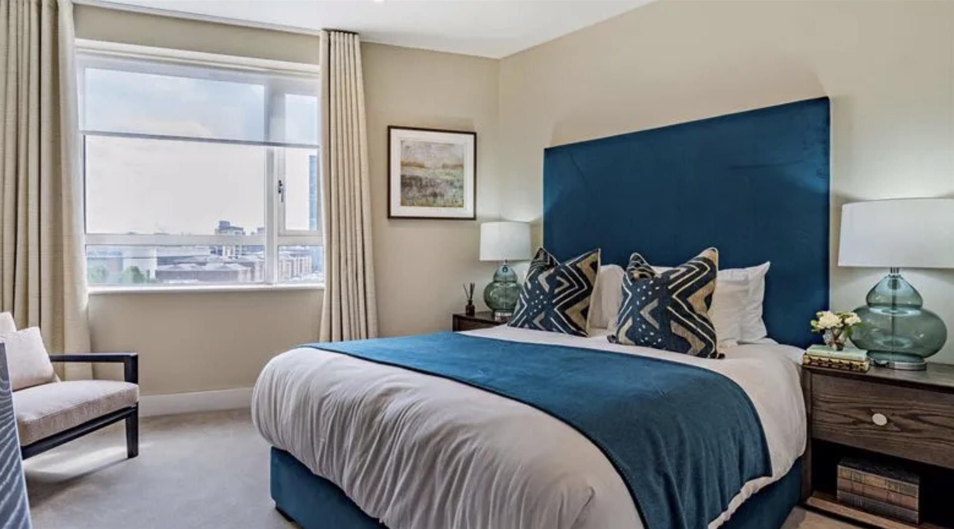 Flat Westferry Circus in Greater London
