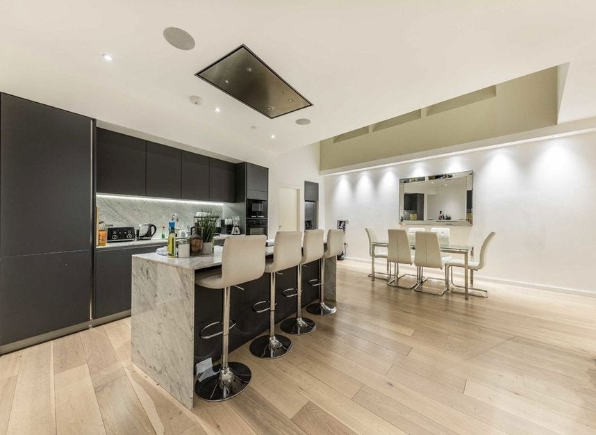 Flat Lovat Lane in City of London