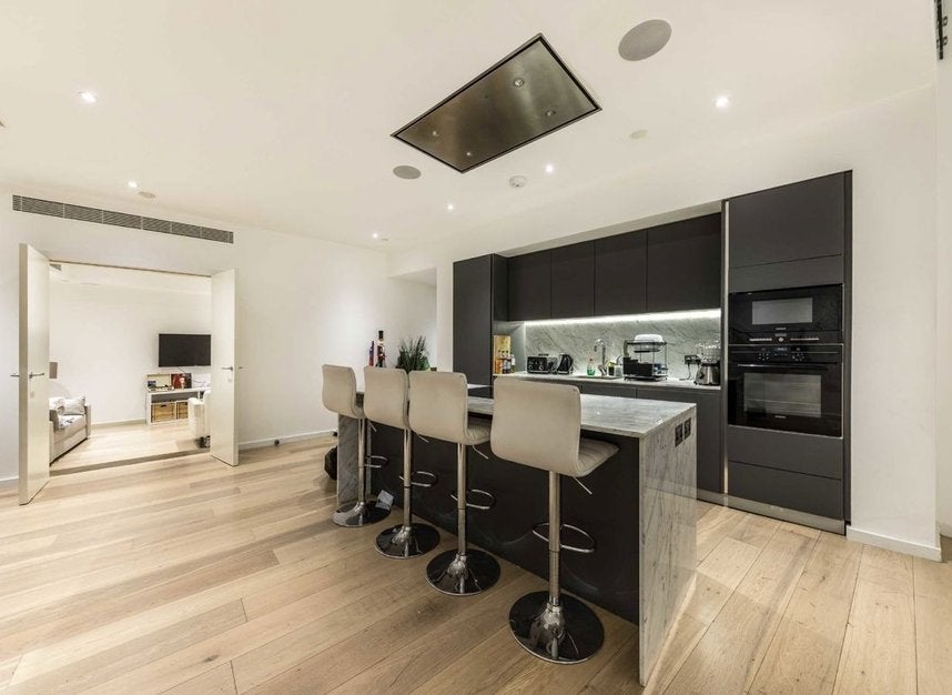 Flat Lovat Lane in City of London
