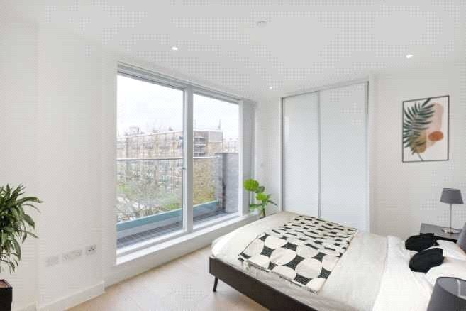 Flat Grange Walk in Greater London
