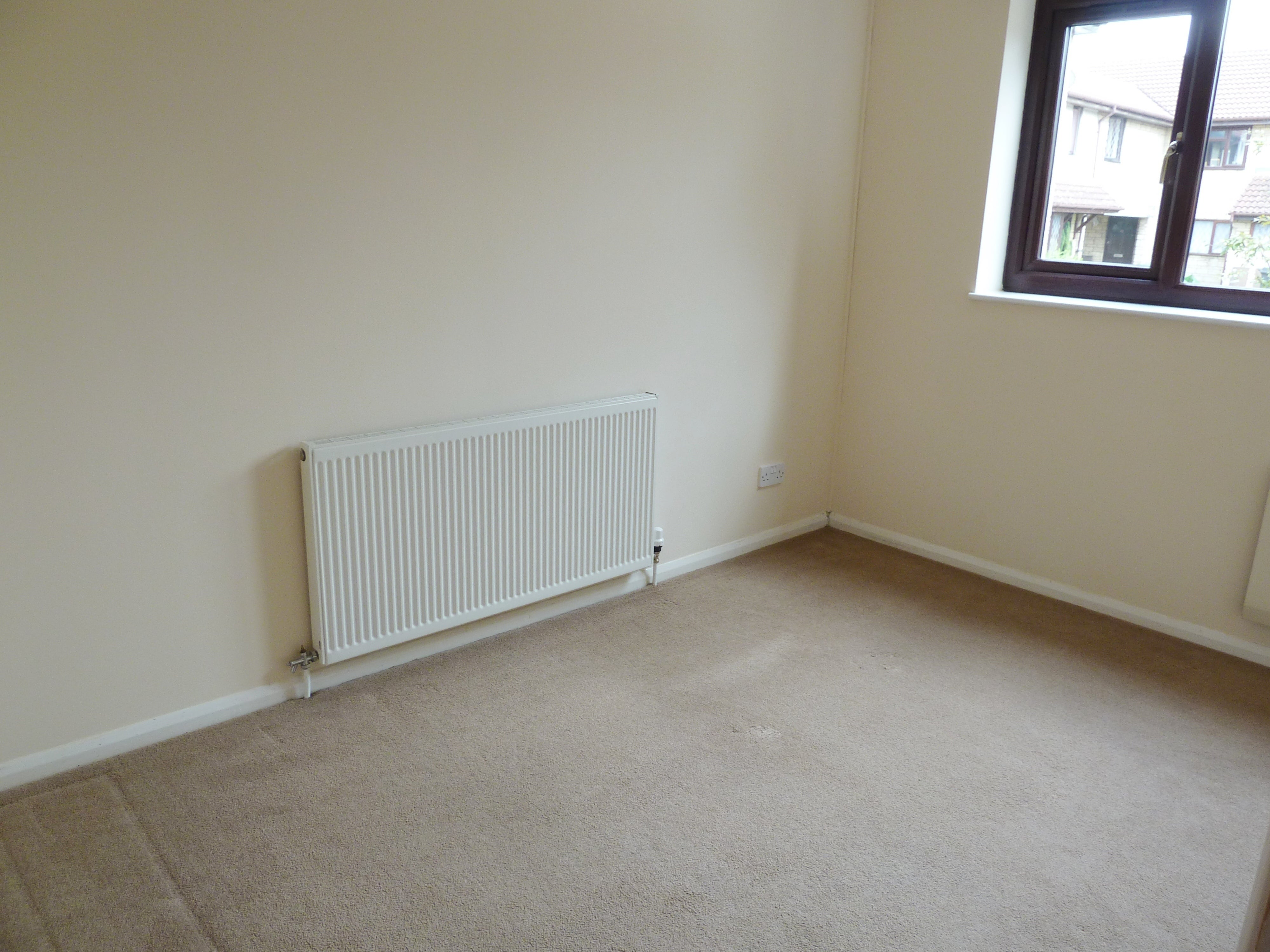 Flat Paddock Close in Bristol