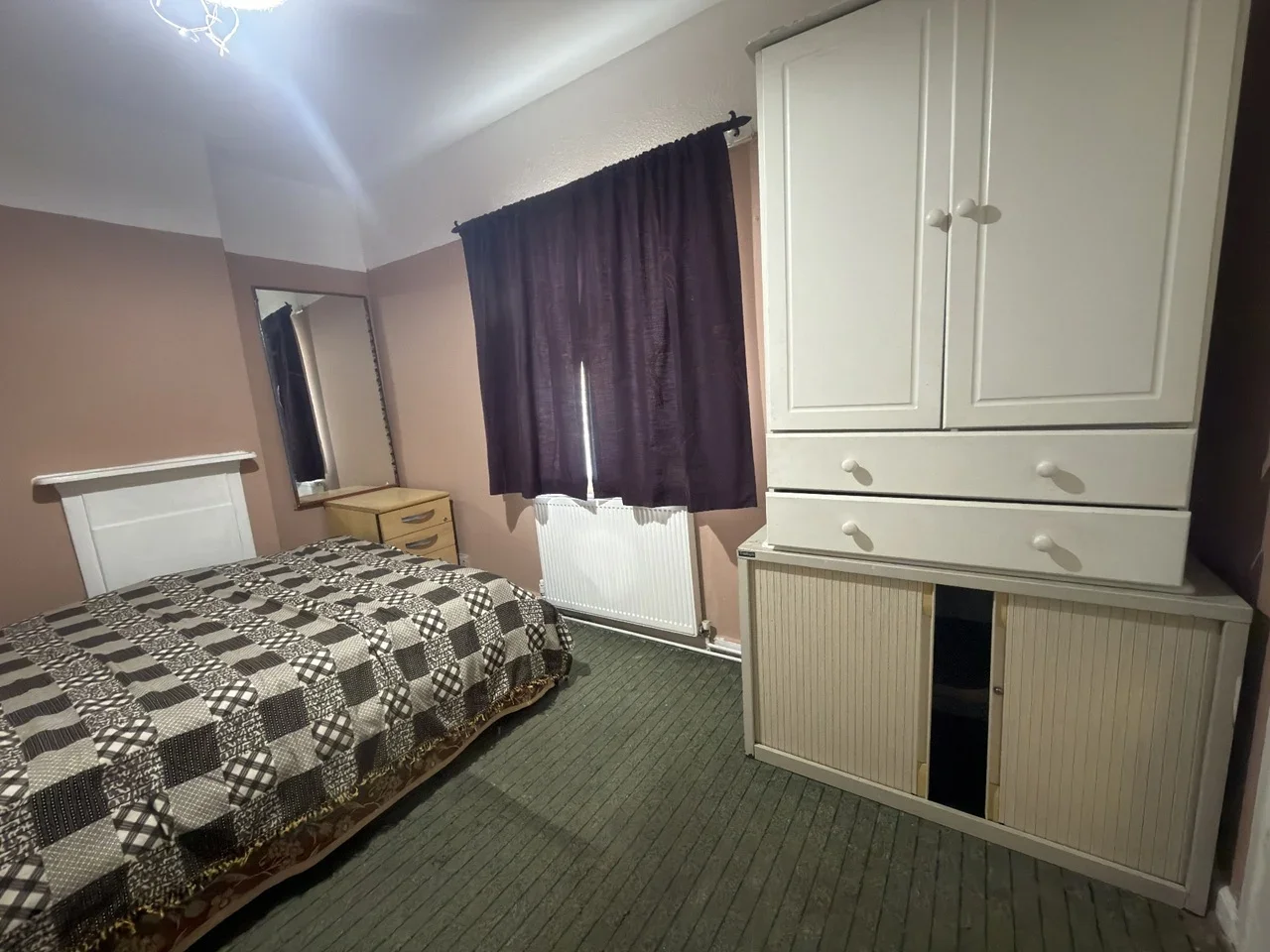 Room Poplar Avenue in Greater London