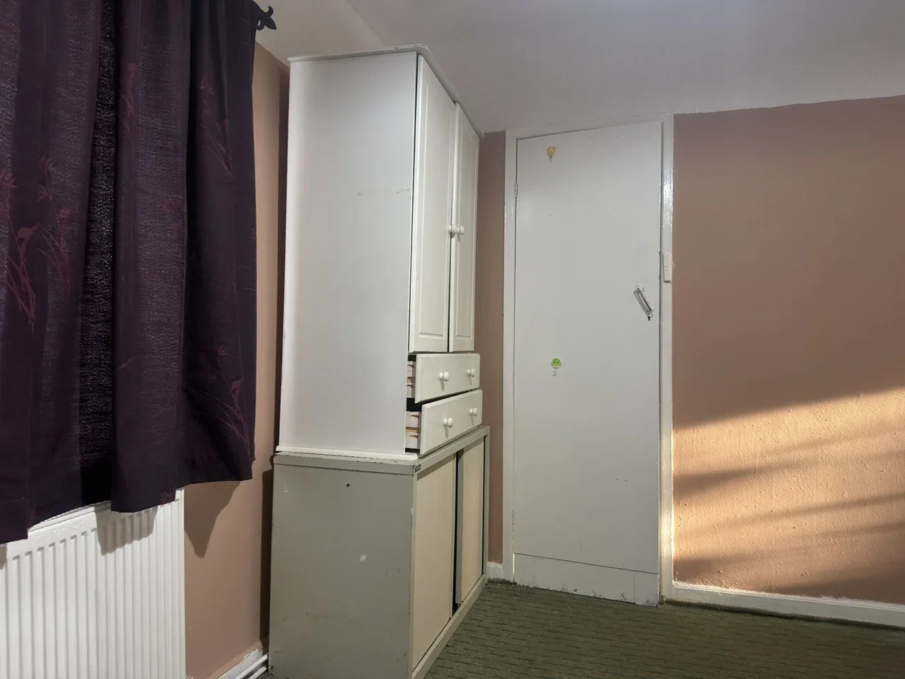 Room Poplar Avenue in Greater London