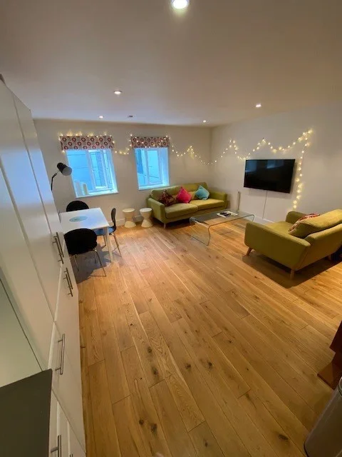 Flat Eagle Court in Greater London
