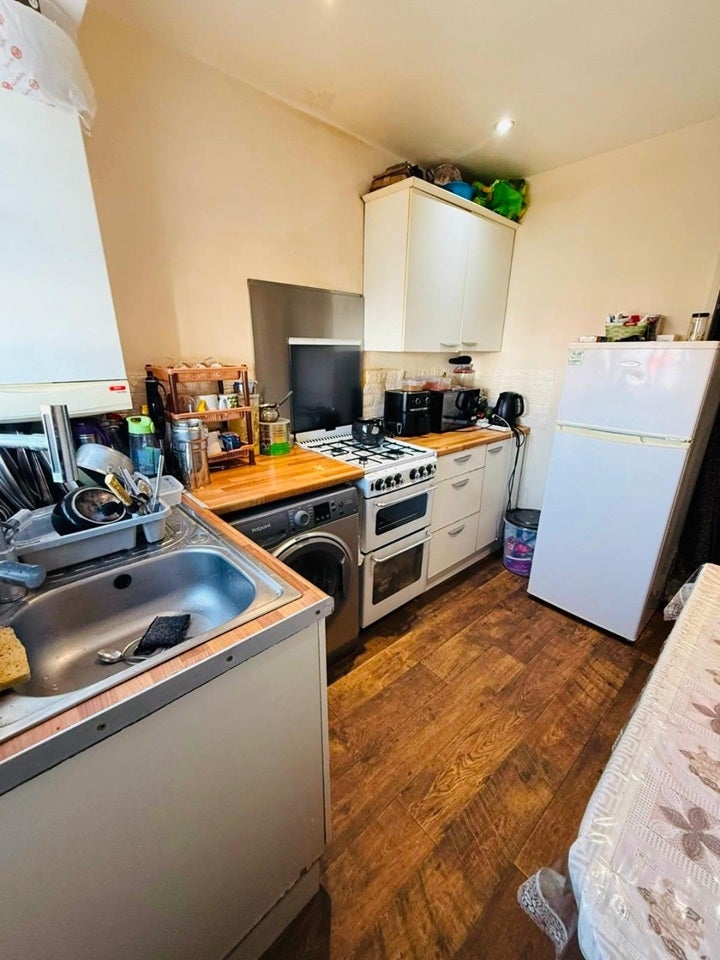 Flat Seaton Road in Greater London