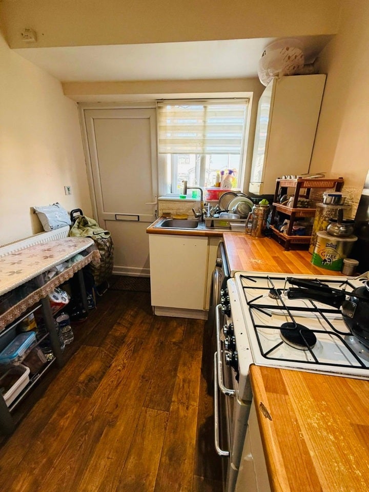 Flat Seaton Road in Greater London