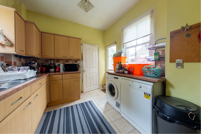 Room Eastwood Road in Greater London