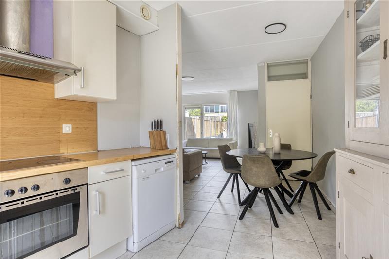Tussenwoning te koop: Septemberstraat 84, Almere