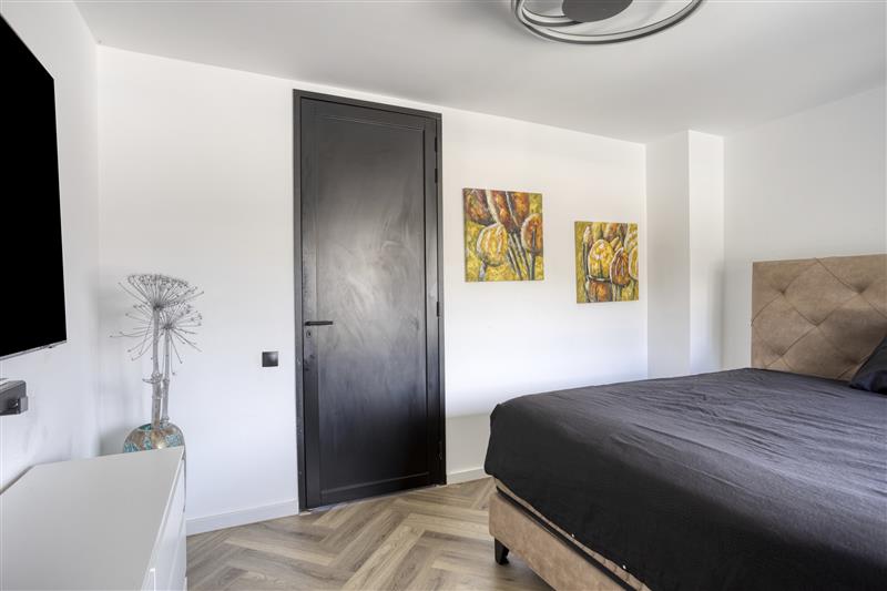 Tussenwoning te koop: Septemberstraat 84, Almere