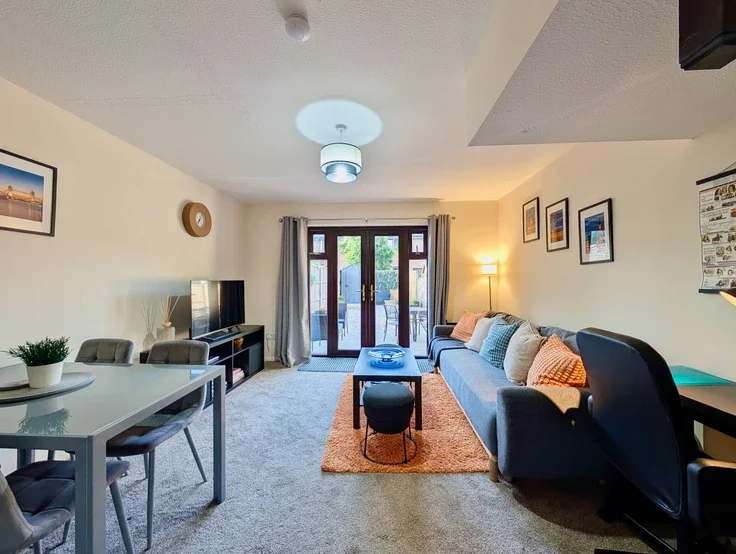 House Hythe Close in Winkfield