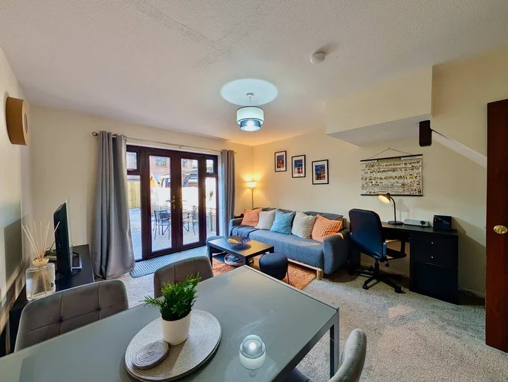 House Hythe Close in Winkfield