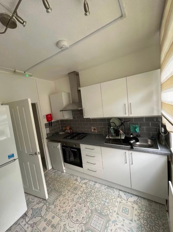 Room Ainsworth Way in Greater London