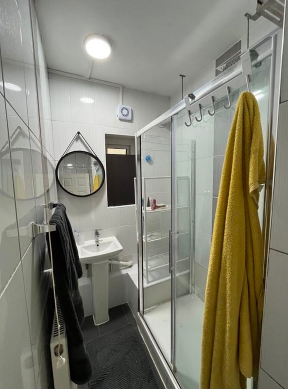 Room Ainsworth Way in Greater London