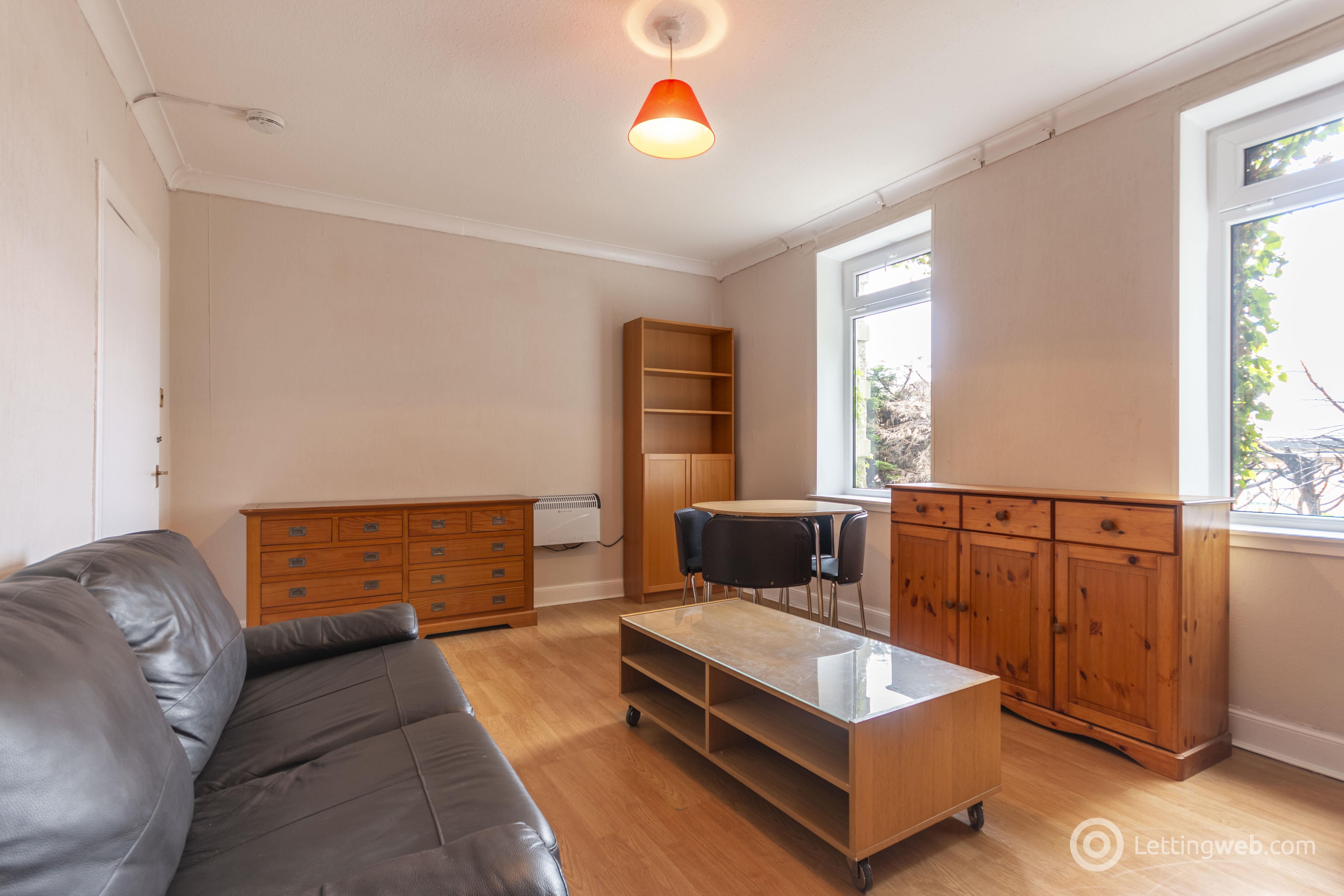 Flat West Pilton Avenue in Edinburgh