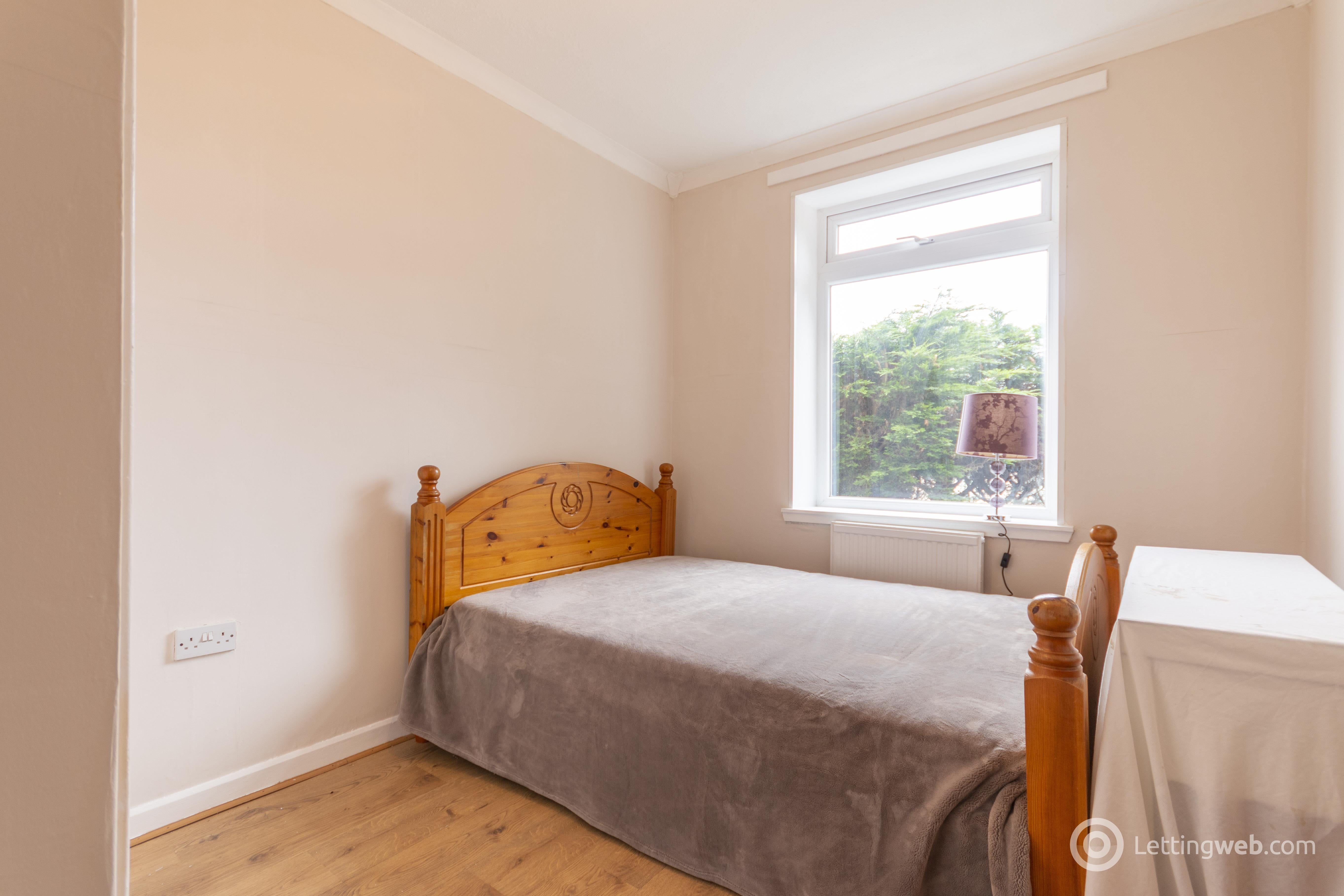 Flat West Pilton Avenue in Edinburgh