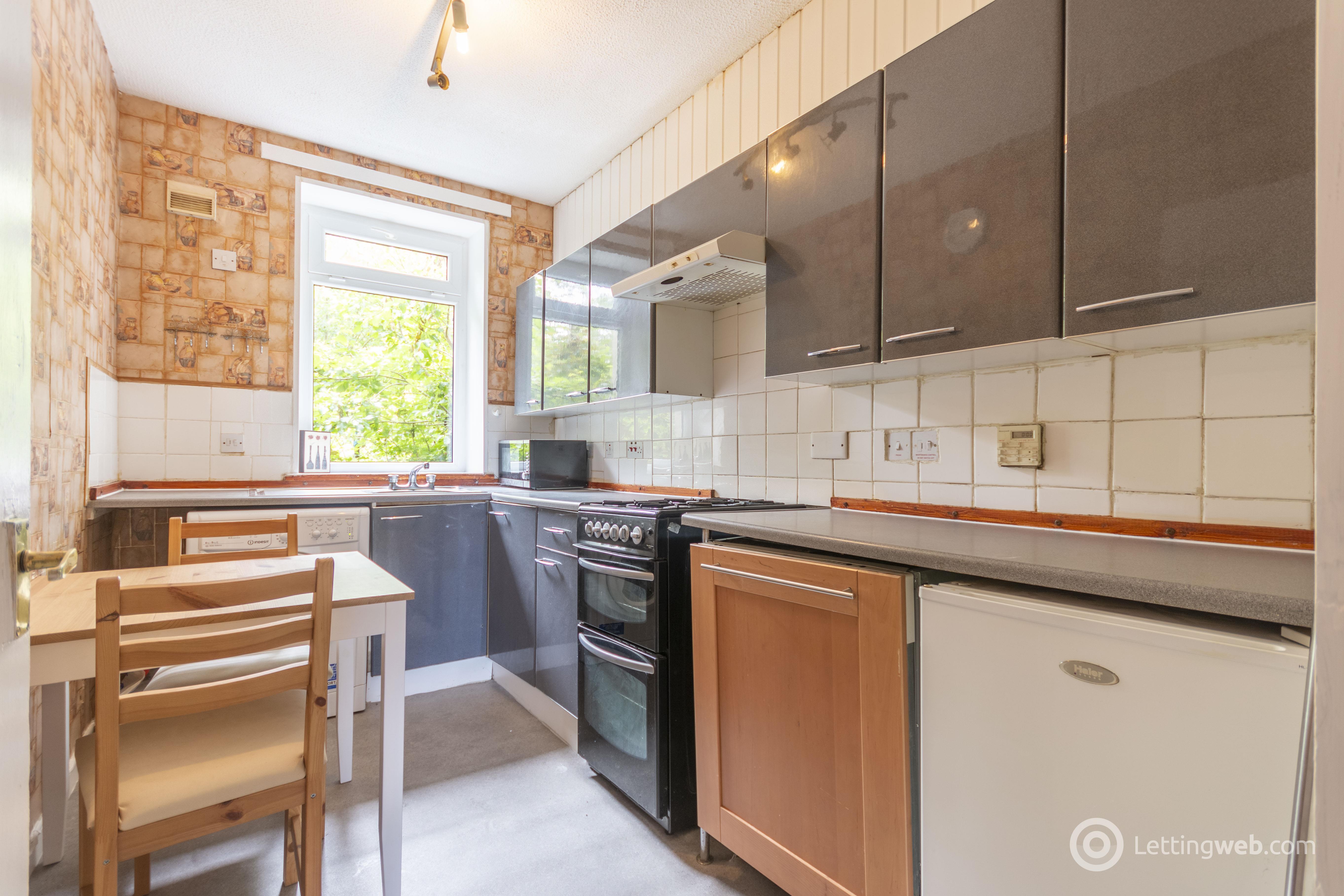 Flat West Pilton Avenue in Edinburgh