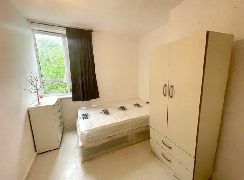 Room Pigott Street in Greater London