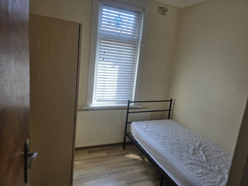 Room Gardner Road in Greater London