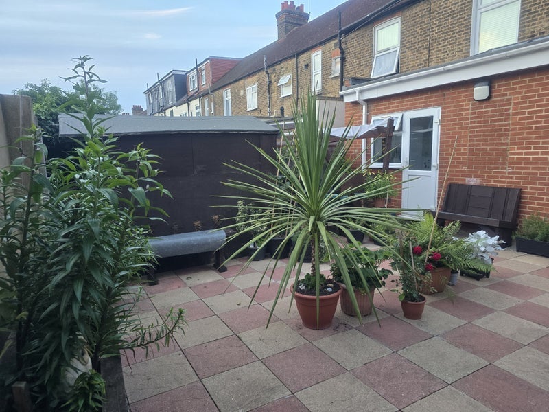Room Gardner Road in Greater London