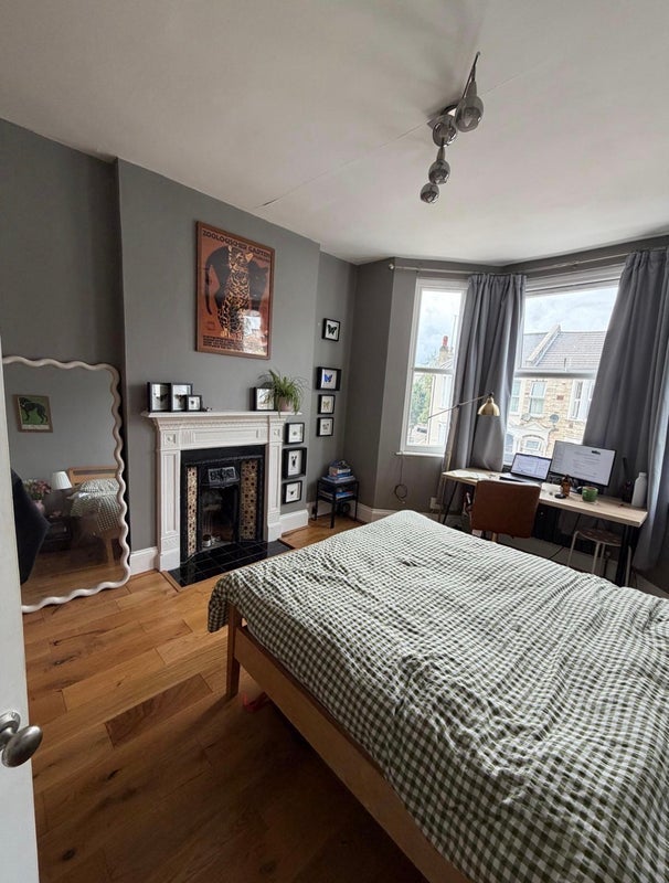 Flat Howard Road in Greater London