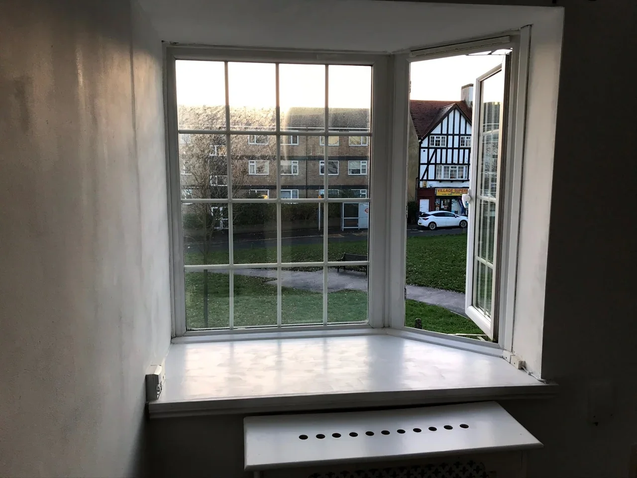 Flat Gilders Road in Greater London