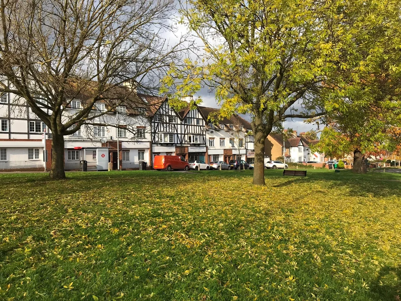 Flat Gilders Road in Greater London