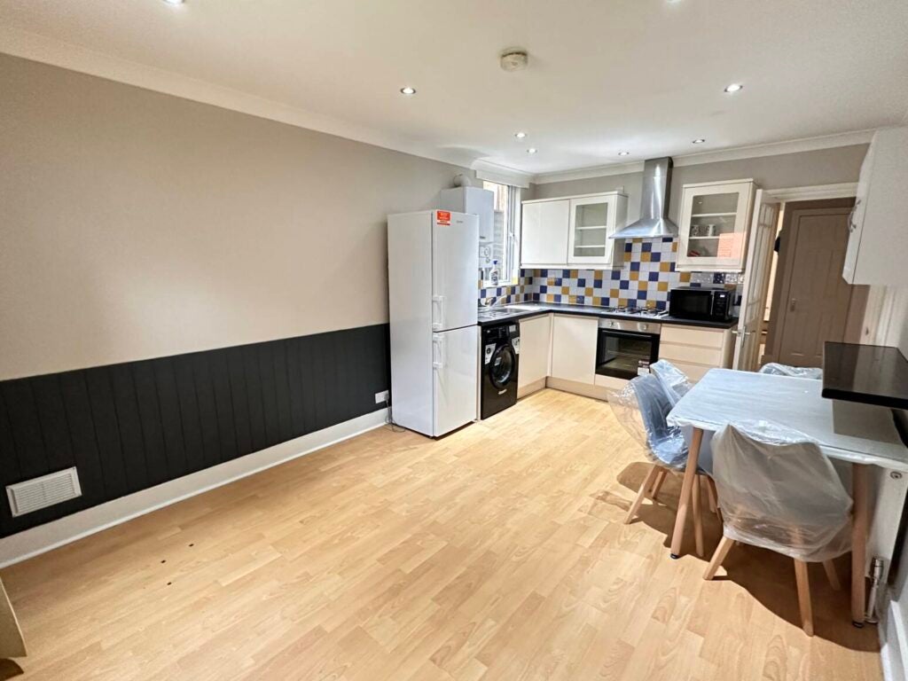 Flat Litchfield Gardens in Greater London