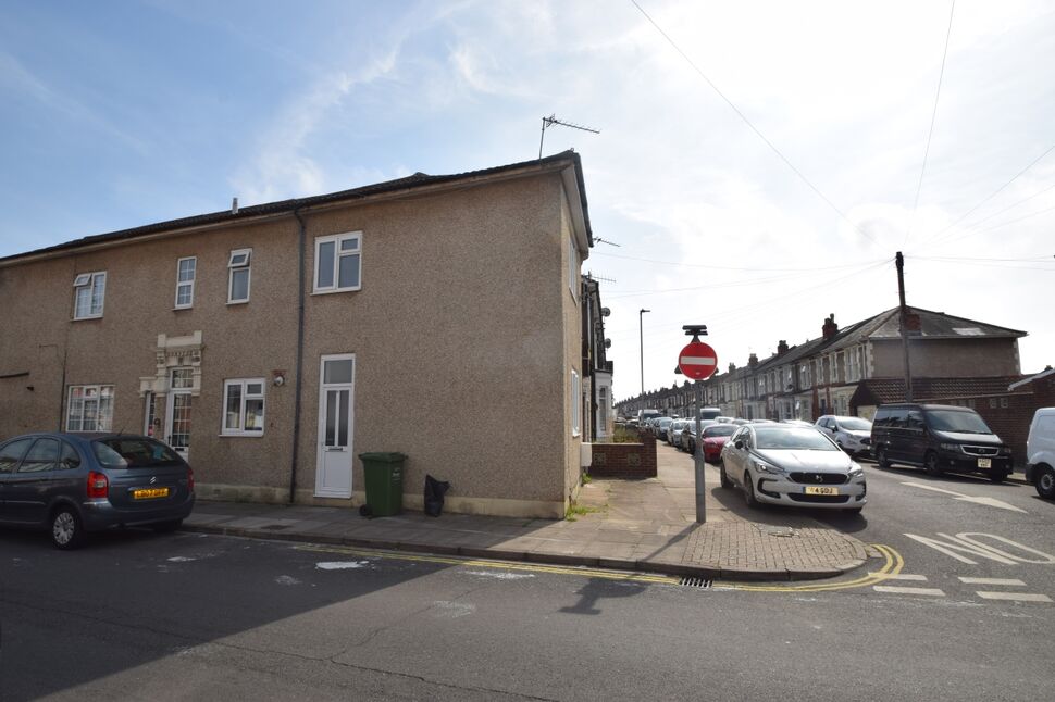 House Lynton Grove in Portsmouth