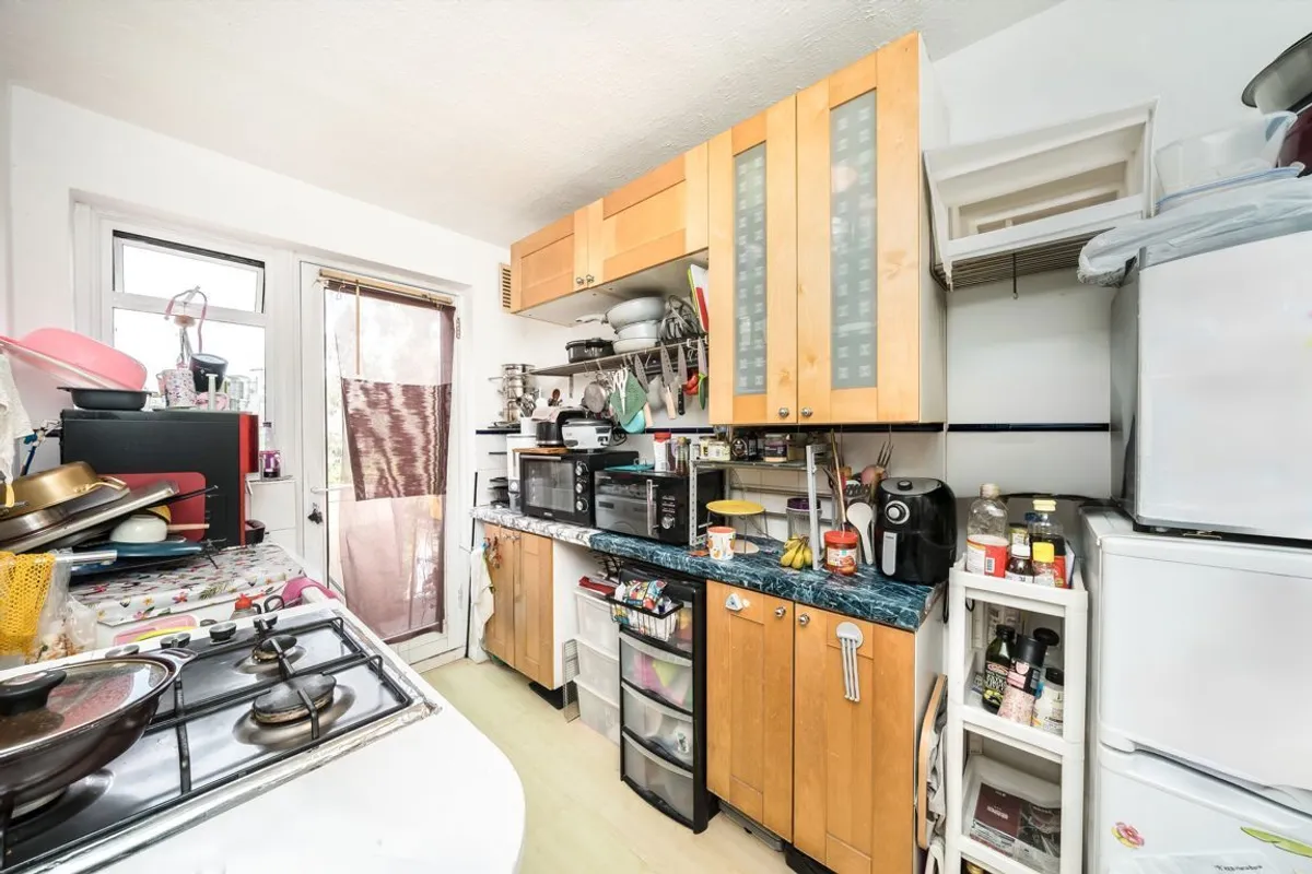 Flat Errol Gardens in Greater London