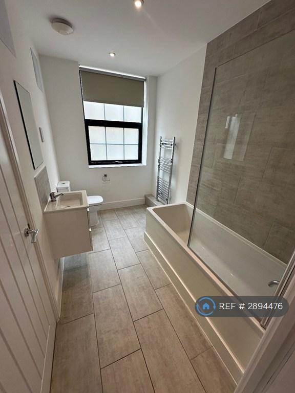 Flat Pluckley Road in Ashford