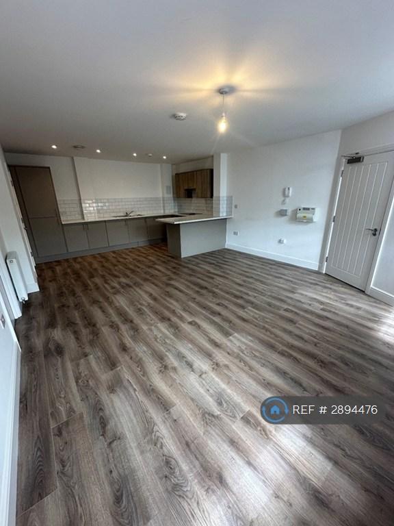 Flat Pluckley Road in Ashford