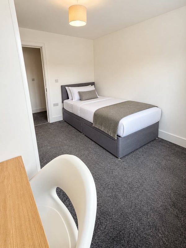 Room Conygre Grove in Bristol