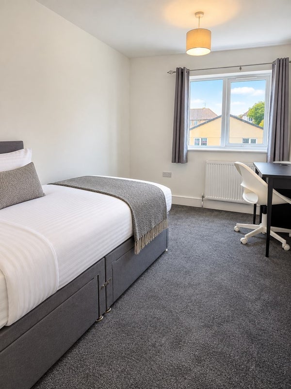 Room Conygre Grove in Bristol