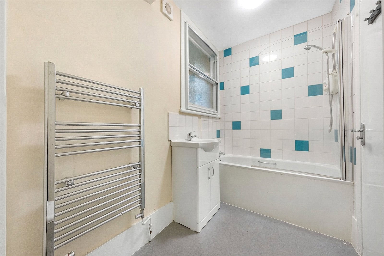 Flat Holland Park Avenue in Greater London