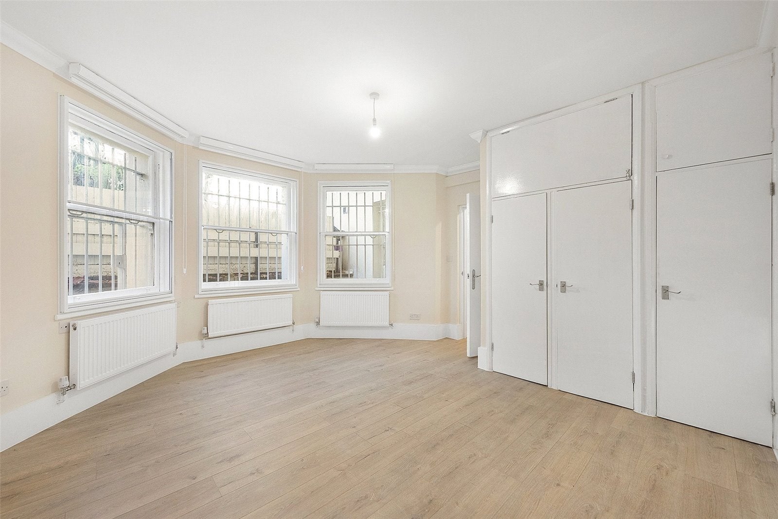 Flat Holland Park Avenue in Greater London